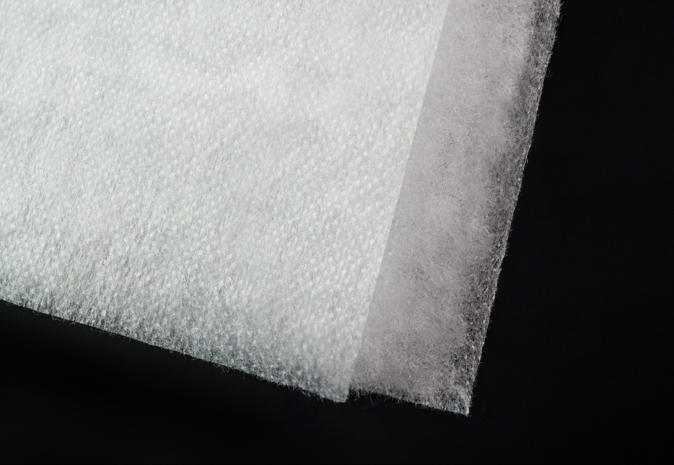 Down Feel HO 19x: Lightweight, soft, and triple-layer structure insulation made from recycled polyester mimics natural down.